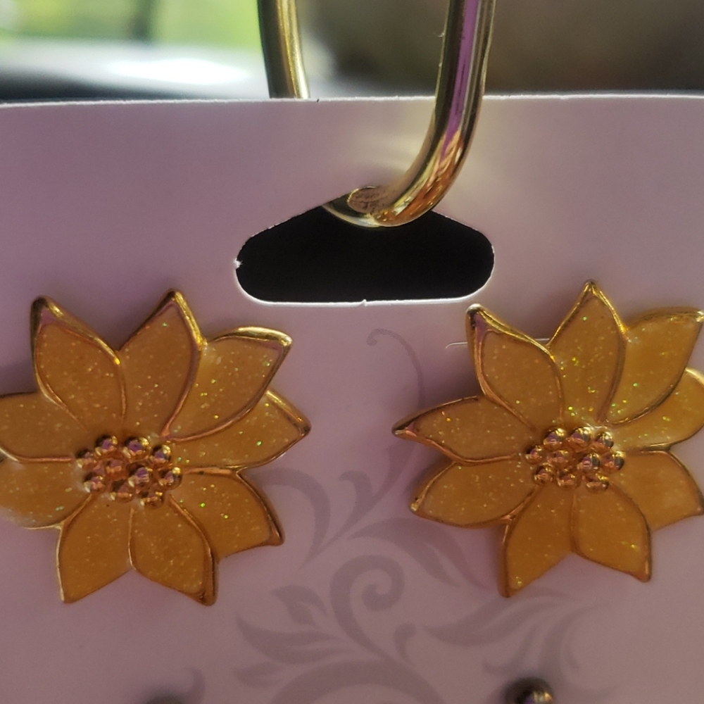 Vintage 60s | Spring Floral Post Earring Set - Picture 3 of 6